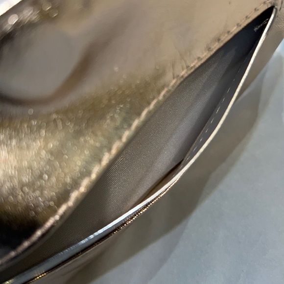 🎉HP🎉Vionic Women’s Clutch Gold With Silver Detail - Picture 3 of 8